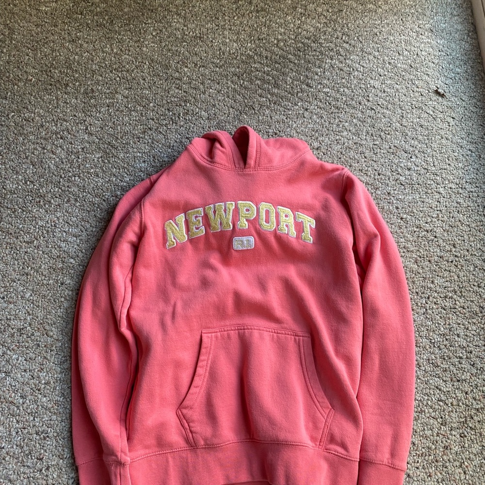 CUTE PINK NEWPORT RI SWEATSHIRT!